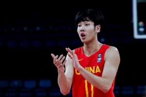 张博源：偶像是库里 想冲NBA 我防守不好 健康的U19能更上一层楼