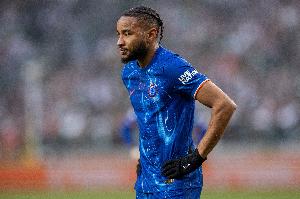 恩昆库与马雷斯卡关系并不融洽，教练有时会让球员训练中踢6号位