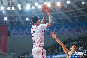 予取予求！贝兹利6中6拿到14分5板 正负值+23