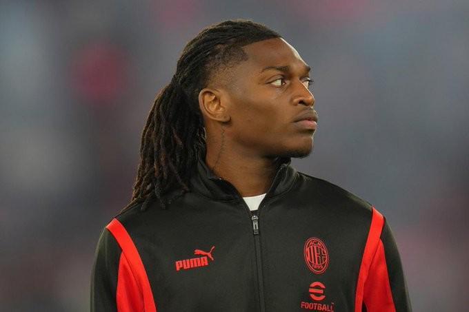 华体会真人-跟队记者：莱奥的小腿仍有些不适，出战博洛尼亚的可能性较小